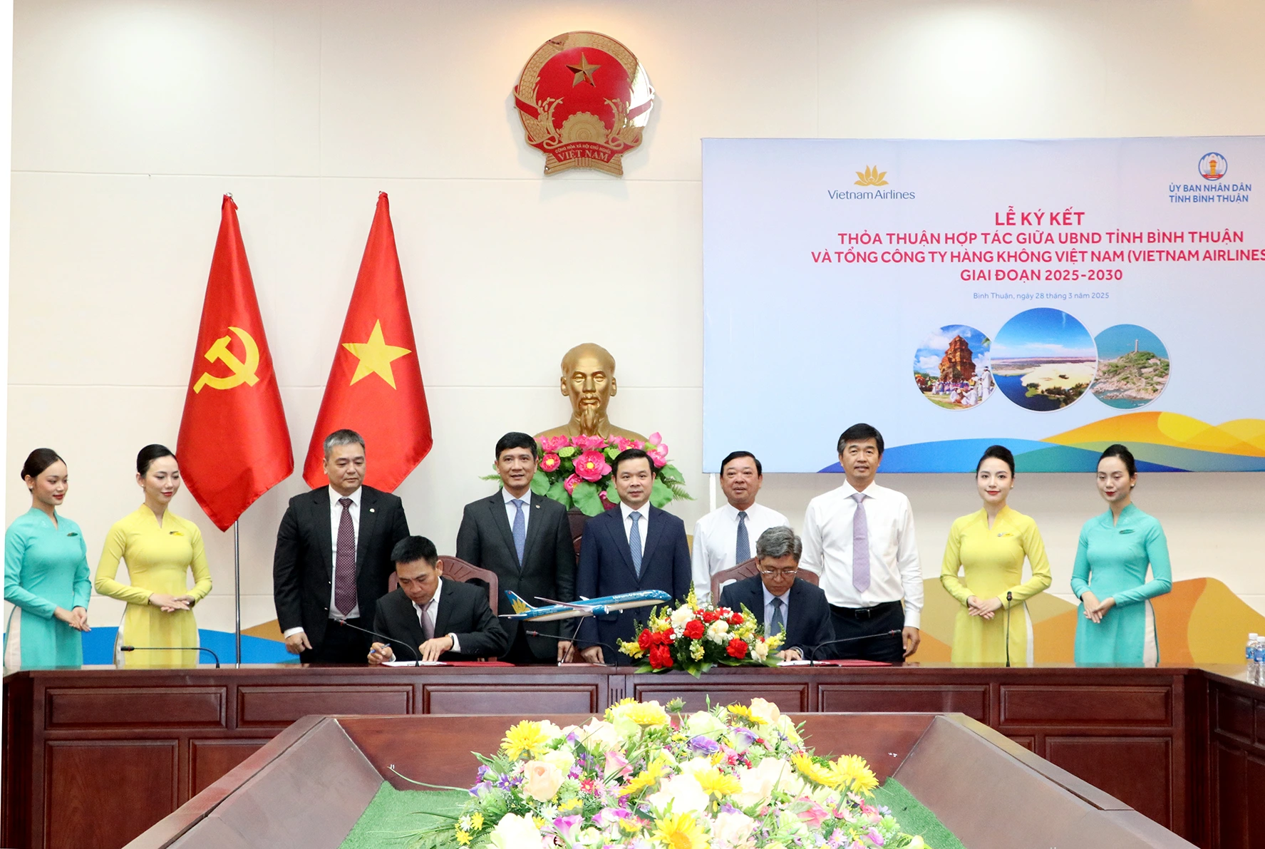 bình thuận ký kết hợp tác vietnam airlines